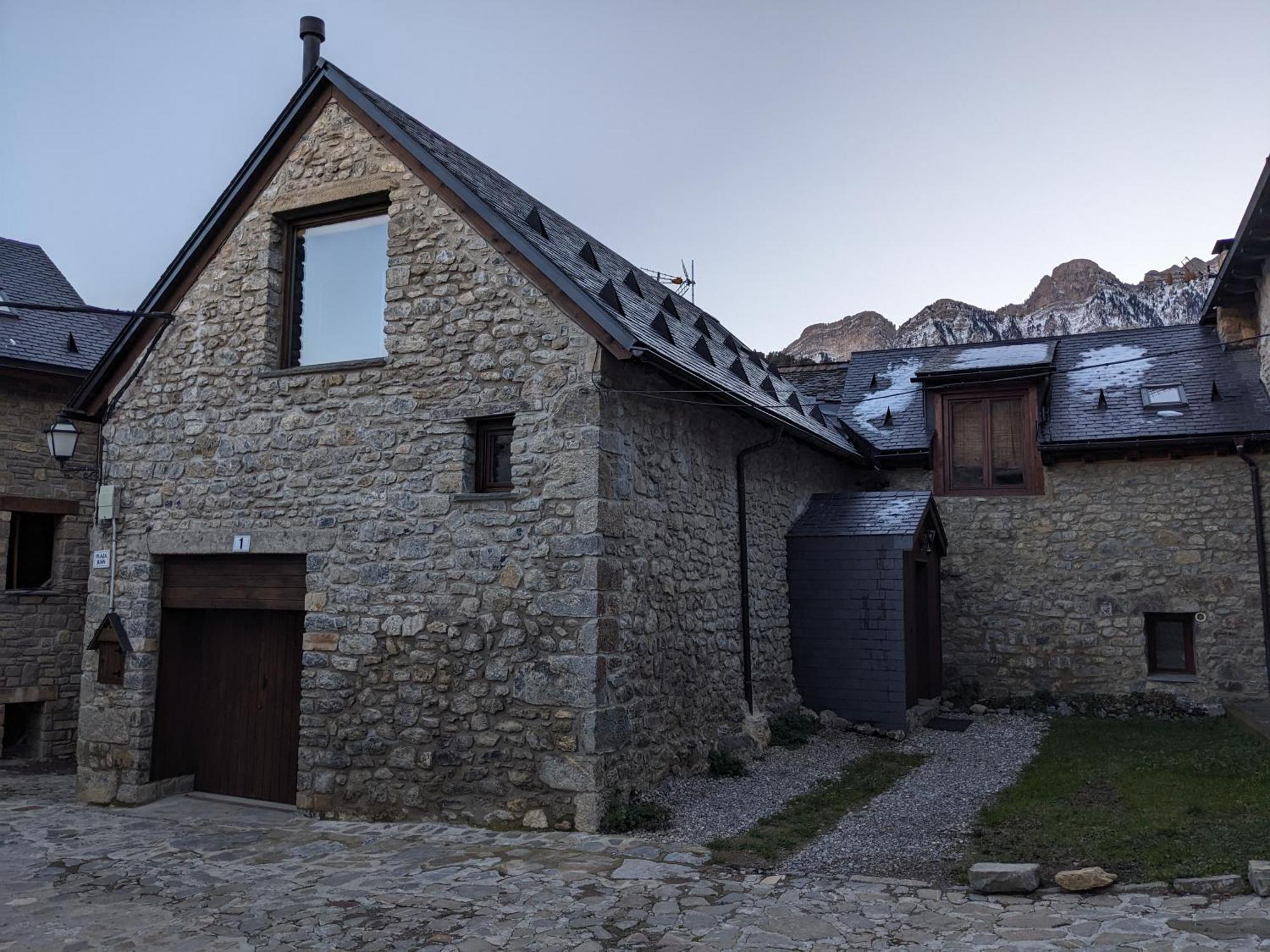 Nornore: Una Casa Especial En La Montana Piedrafita de Jaca Exteriör bild